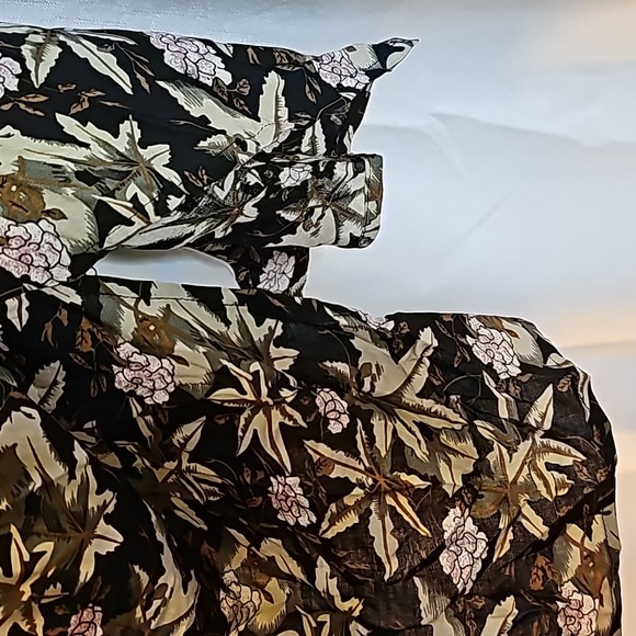 2/$20 Entro L Crochet Leaf Open Cardigan - Picture 6 of 11